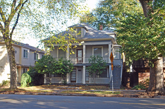 2719 F St in Sacramento, CA - Building Photo - Building Photo