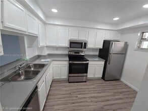 8735 Ramblewood Dr in Coral Springs, FL - Building Photo - Building Photo