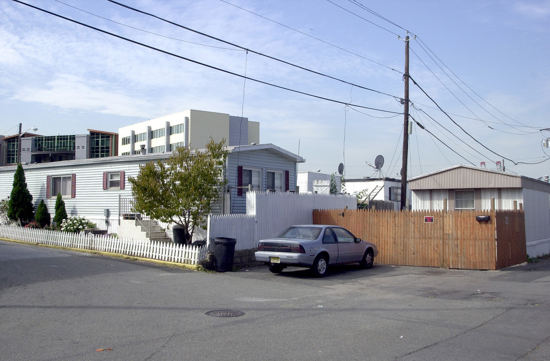 Sunset Bay Mobile Home Park in Bayonne, NJ - Building Photo