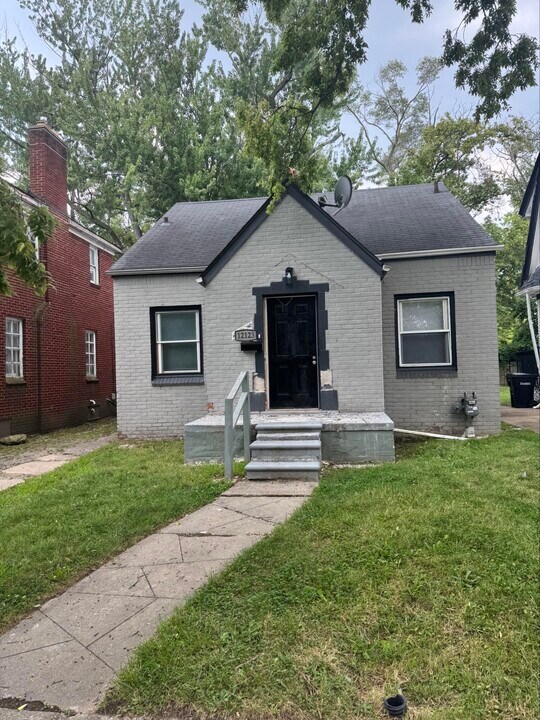 12123 Asbury Park in Detroit, MI - Building Photo