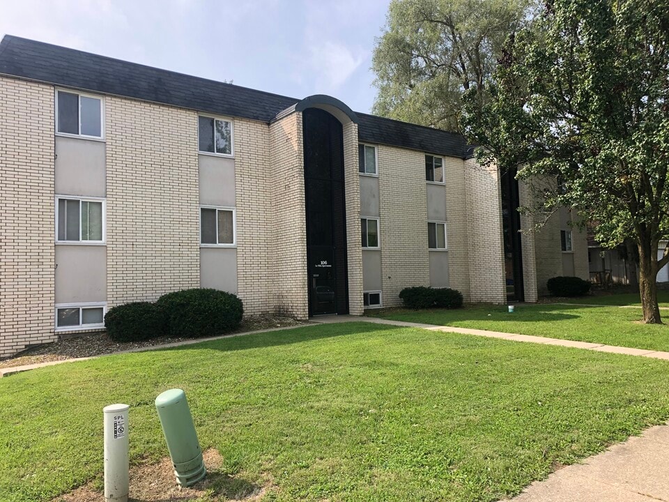 106 Floss Mar Ct in East Peoria, IL - Building Photo