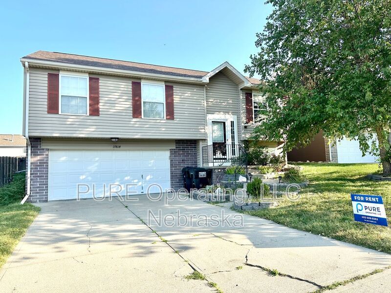 17814 Olive St in Omaha, NE - Building Photo