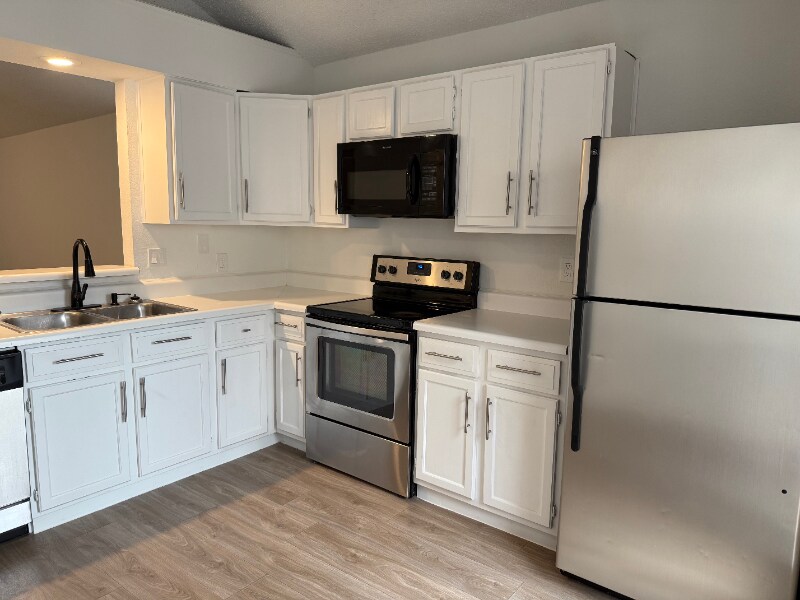 1156 Highpoint Rd in Bedford, TX - Building Photo