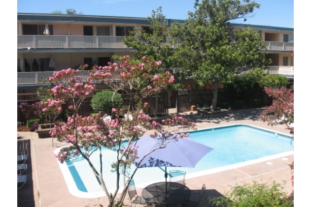 Vineyard's Edge & West Terrance in San Rafael, CA - Foto de edificio