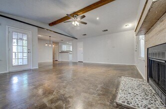 12925 Covington Trail in Austin, TX - Foto de edificio - Building Photo