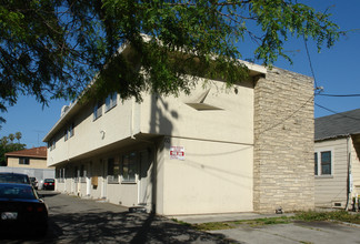 Cedar Arms Apartments in San Jose, CA - Building Photo - Building Photo