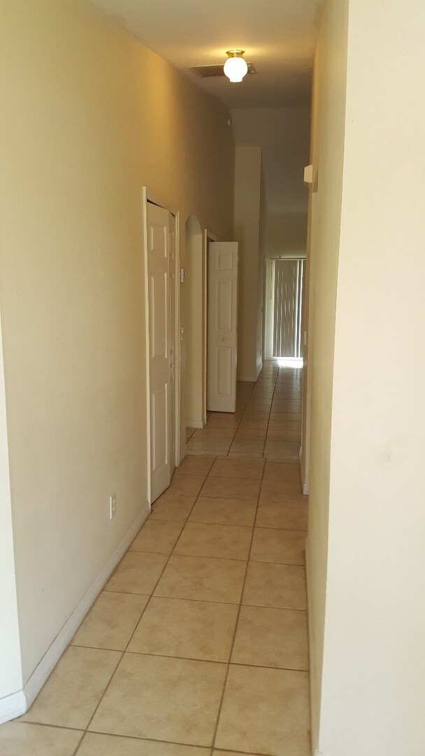 519 SE 23rd Pl in Cape Coral, FL - Building Photo - Building Photo