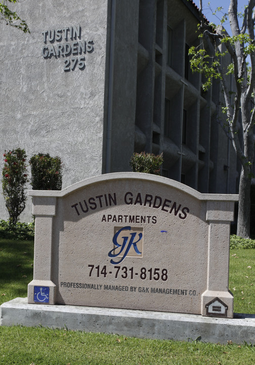 Tustin Gardens Apartments in Tustin, CA - Foto de edificio