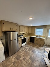 13 Moseley Ave, Unit 2nd Floor Apartment in Needham, MA - Foto de edificio - Building Photo