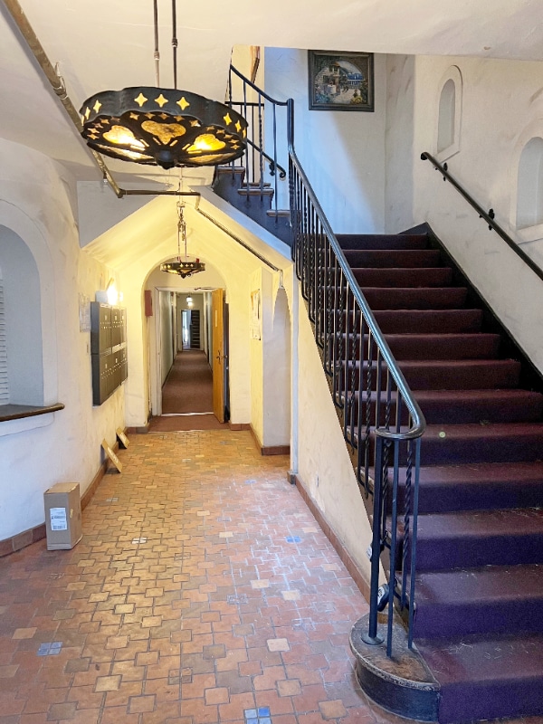 1740 Winona Blvd, Unit 106 in Los Angeles, CA - Building Photo - Building Photo