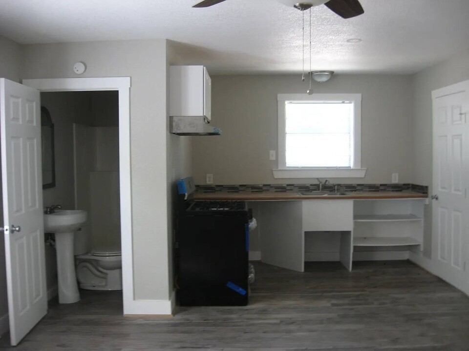 1502 S 13th St in Temple, TX - Building Photo