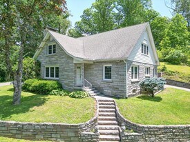 173 Mooreland Heights St in Murphy, NC - Building Photo