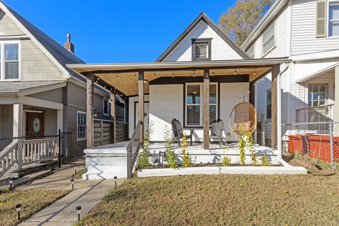 2636 Madison Ave in Kansas City, MO - Building Photo