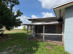 212 Davis Rd in Lehigh Acres, FL - Building Photo - Building Photo