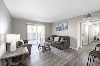 Maple Hill in Fontana, CA - Foto de edificio - Interior Photo