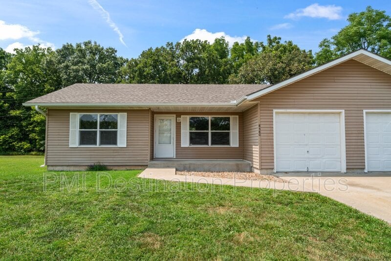 8580 Kill Creek Rd in De Soto, KS - Building Photo