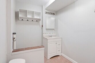 41 Symphony Rd, Unit 2 in Boston, MA - Foto de edificio - Building Photo