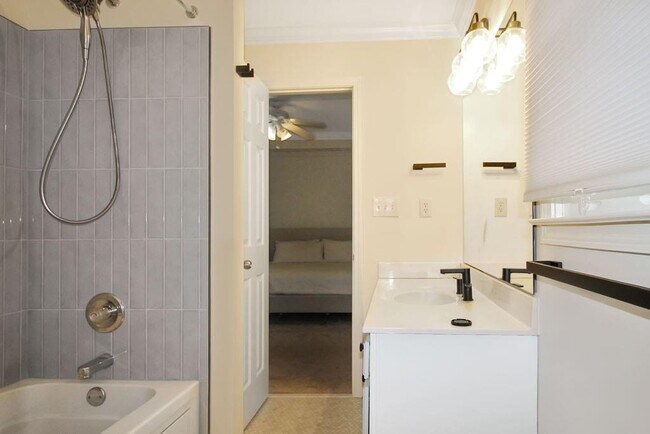 2666 W Main St NW in Atlanta, GA - Building Photo - Building Photo