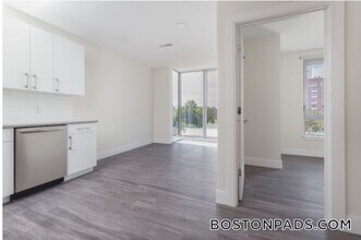 1065 Tremont St in Boston, MA - Building Photo - Building Photo