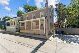 11 Young St in Newport, RI - Building Photo - Building Photo