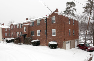 781 Cooke Ln in Pittsburgh, PA - Building Photo