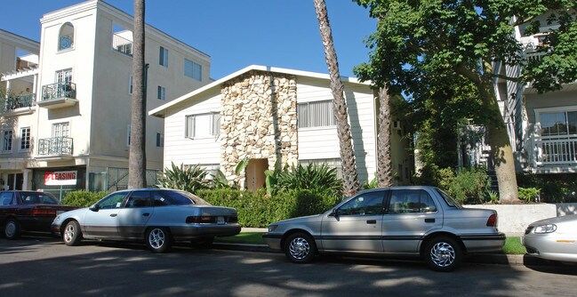 4345 Ventura Canyon Ave in Sherman Oaks, CA - Building Photo - Building Photo