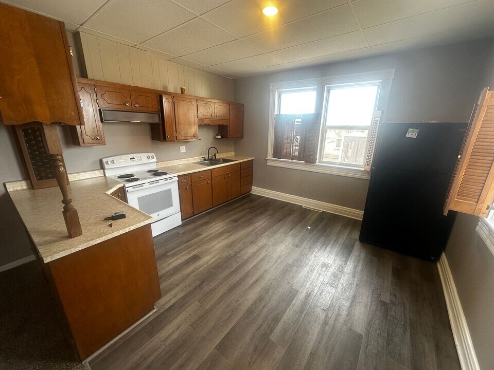 2301 S 11th St in St. Joseph, MO - Building Photo