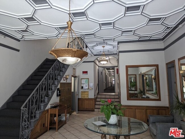 621 S Gramercy Pl in Los Angeles, CA - Building Photo - Building Photo