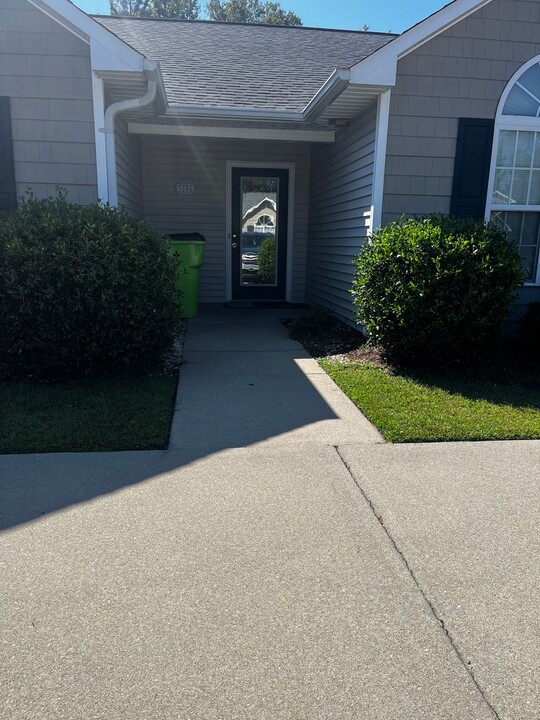 3804 Blue Grass Ct in New Bern, NC - Building Photo