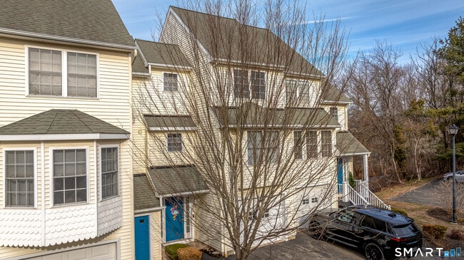 280 Old Lambert Rd in Orange, CT - Building Photo - Building Photo