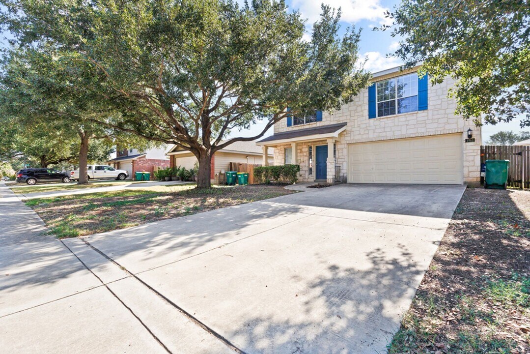 8968 Scarlet Creek in Universal City, TX - Building Photo