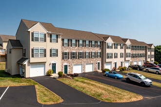 Windsor Commons Townhomes in Red Lion, PA - Building Photo - Building Photo