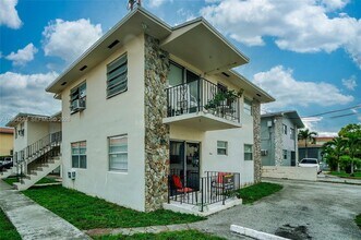 644 SW 10th St in Miami, FL - Building Photo - Building Photo