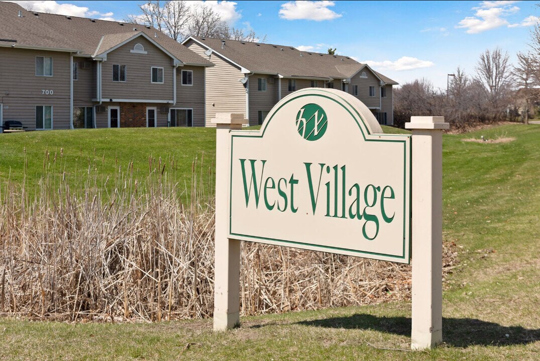 700 W Village Rd in Chanhassen, MN - Building Photo