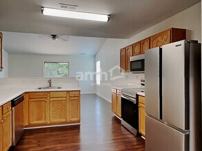 8117 Rosberg Ln in Charlotte, NC - Foto de edificio - Building Photo