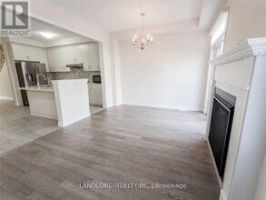 3301 Jacob Way in Oakville, ON - Building Photo - Building Photo