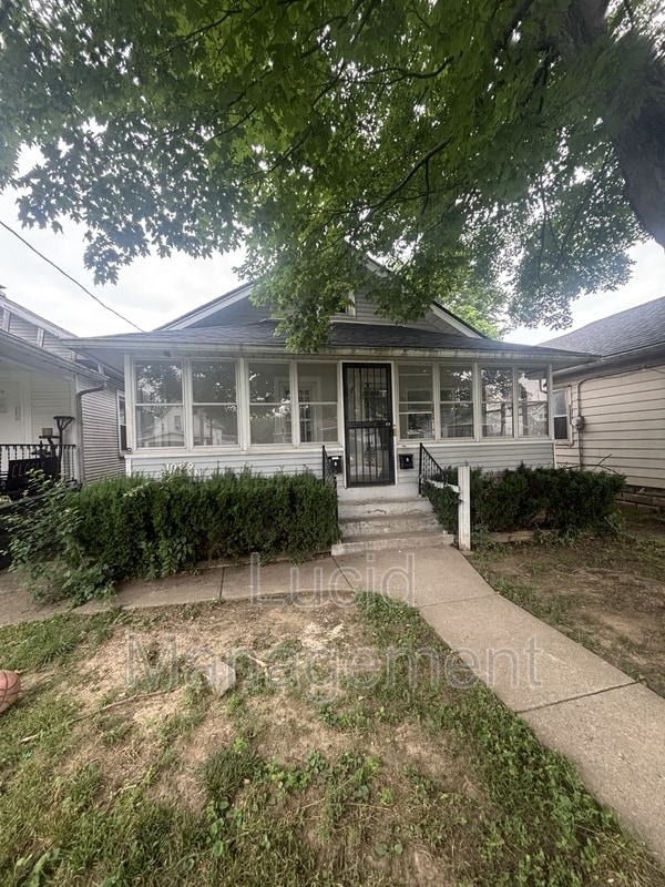 property at 1029 Queen Ave