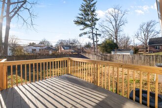 318 Castleview Dr in Louisville, KY - Building Photo - Building Photo