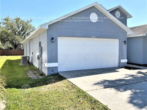 2102 Flintlock Blvd in Kissimmee, FL - Foto de edificio - Building Photo
