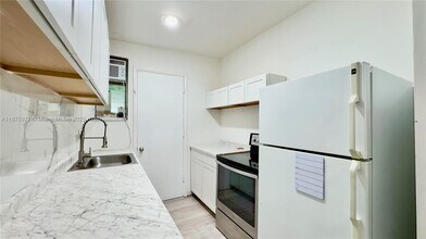 2025 Bay Dr in Miami Beach, FL - Building Photo - Building Photo