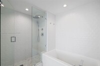 680 Michigan Ave, Unit 1510 in Miami Beach, FL - Building Photo - Building Photo