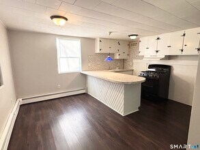 12 Mountain Ave in New London, CT - Building Photo - Building Photo