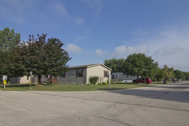 Lakeshore Landing in North Fond Du Lac, WI - Foto de edificio - Building Photo