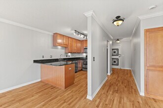 3150 Excelsior Blvd, Unit 2BR Condo at Lake Calhoun in Minneapolis, MN - Foto de edificio - Building Photo