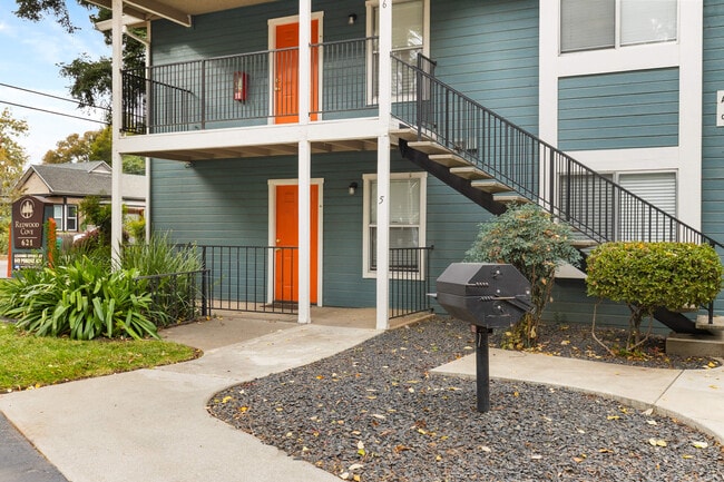 Redwood Cove Apartments in Chico, CA - Foto de edificio - Building Photo