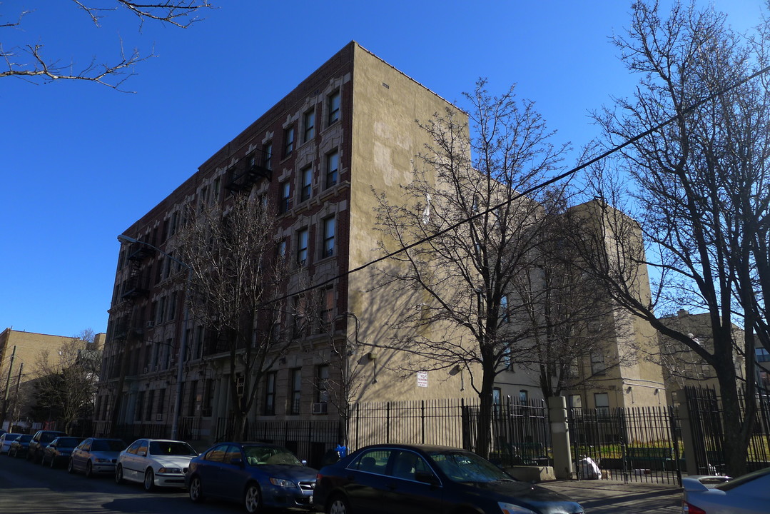 1338 Franklin Ave in Bronx, NY - Building Photo