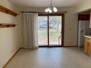 914 Sommerville St S in Shakopee, MN - Building Photo - Building Photo