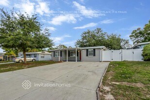 5235 44th Ave N in St. Petersburg, FL - Building Photo