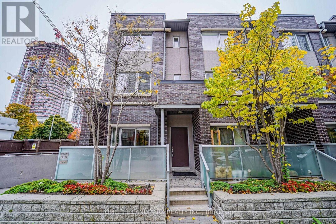 315 Village Green Square in Toronto, ON - Building Photo