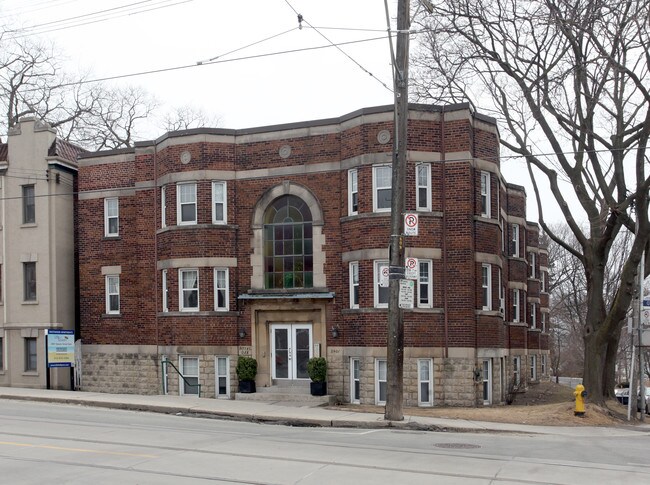 2401 Queen St